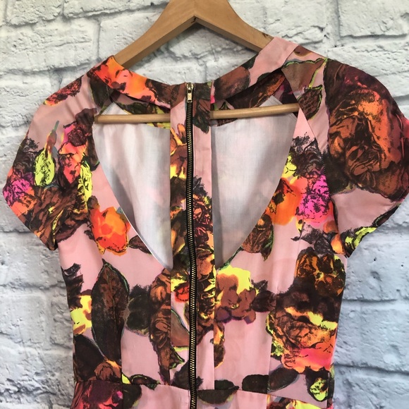 TOPSHOP Pink Floral Dress w/ Cut Out Back - Picture 6 of 8